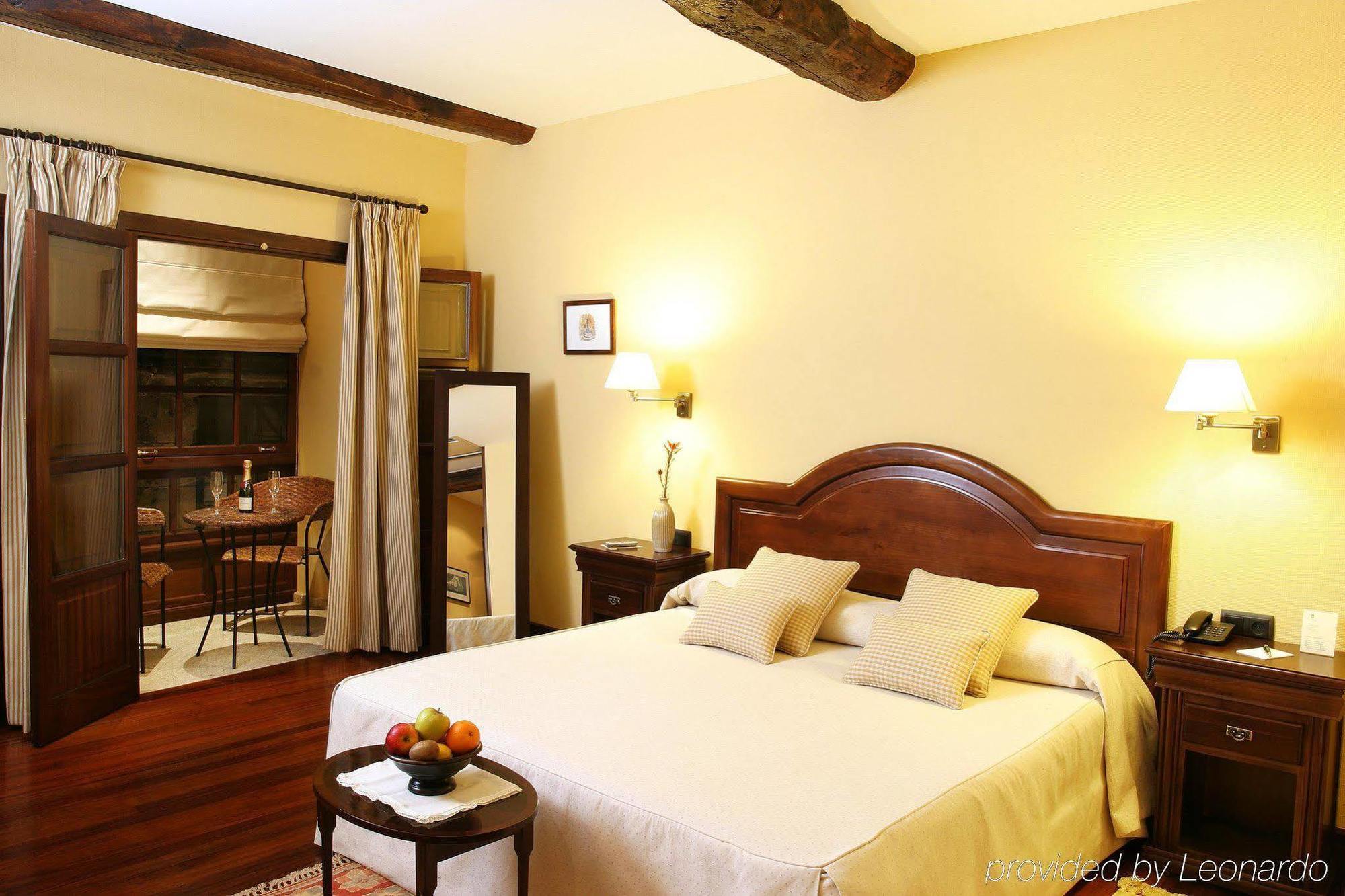 Rua Villar Hotel